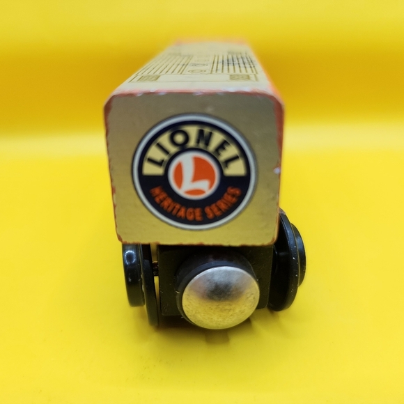 Lionel Heritage Series Wood Diesel Santa Fe Engine # 50272 Magnetic 2006 - Picture 4 of 6